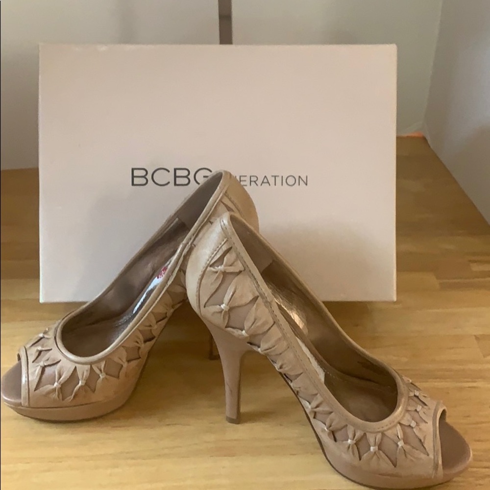 BCBG PUMPS